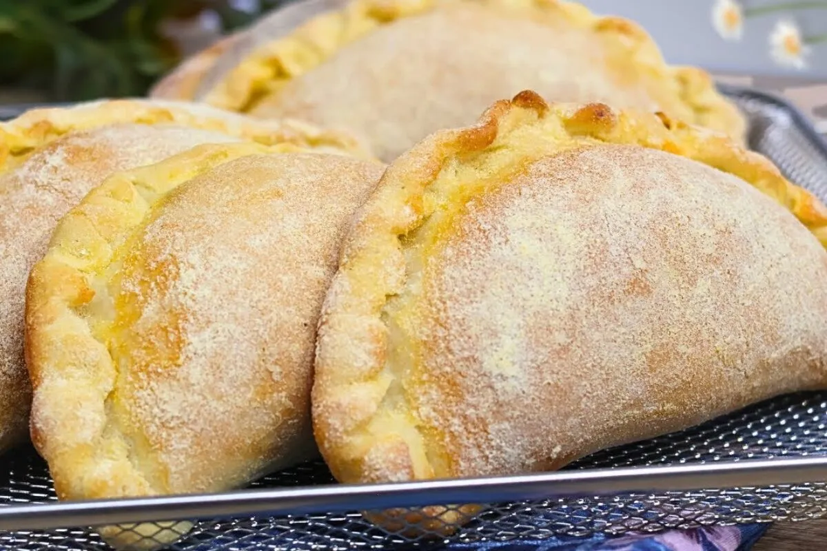 Pastel de forno: aprenda a fazer uma massa muito fácil e fof
