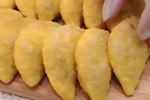 Pastel de fubá uma iguaria brasileira para fazer na sua casa