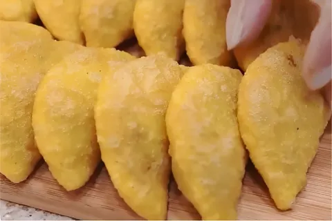 Pastel de fubá uma iguaria brasileira para ser feita na sua 