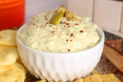 Patê de azeitonas para servir com torradas, que é muito fáci