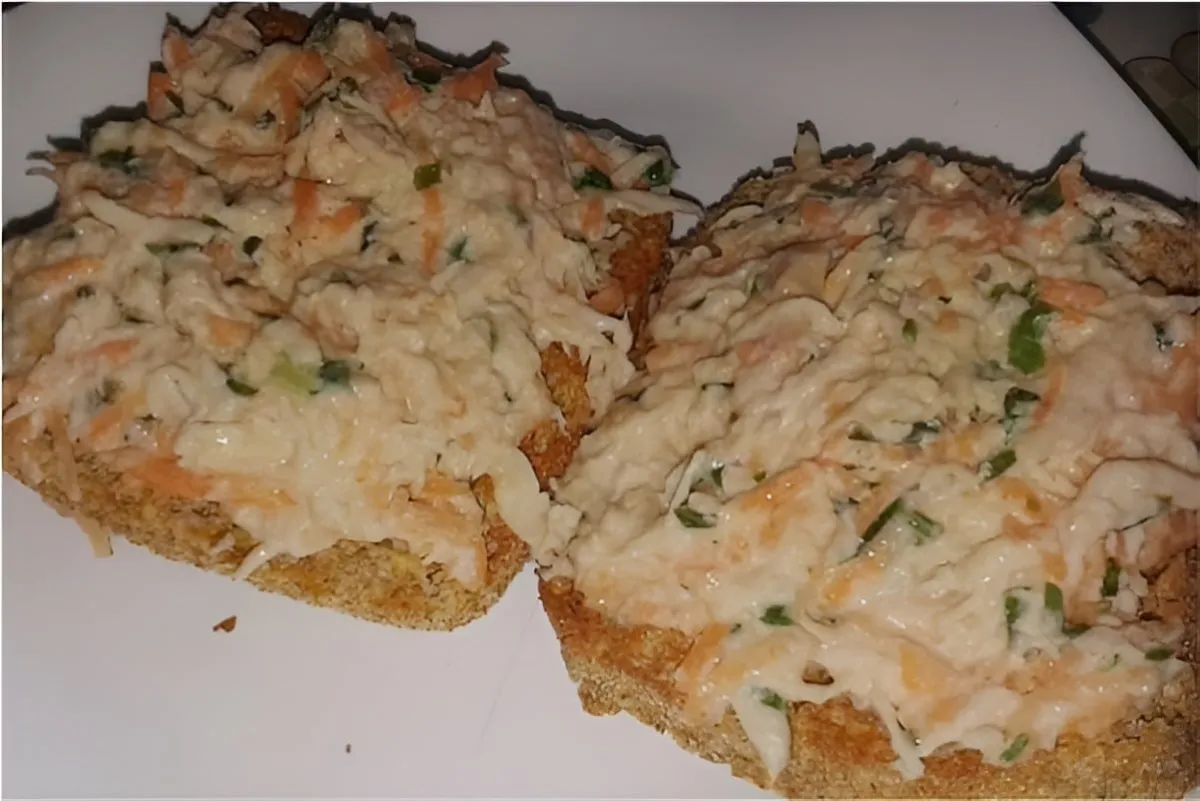 Patê de frango bem temperado para lanches e sanduíches natur