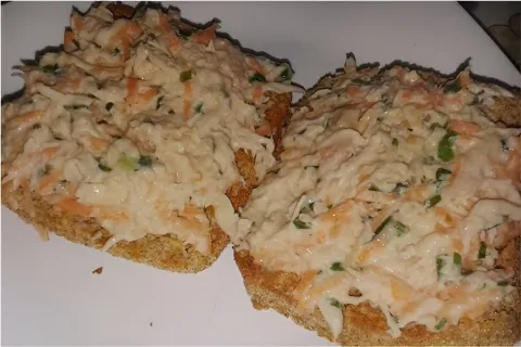 Patê de frango bem temperado para lanches e sanduíches natur
