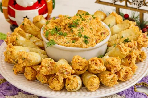 Patê de frango caseiro cremoso e bem temperado para servir c