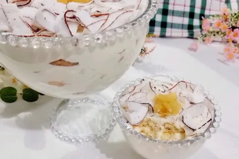 Pavê de abacaxi com coco: uma sobremesa de taça muito fácil 