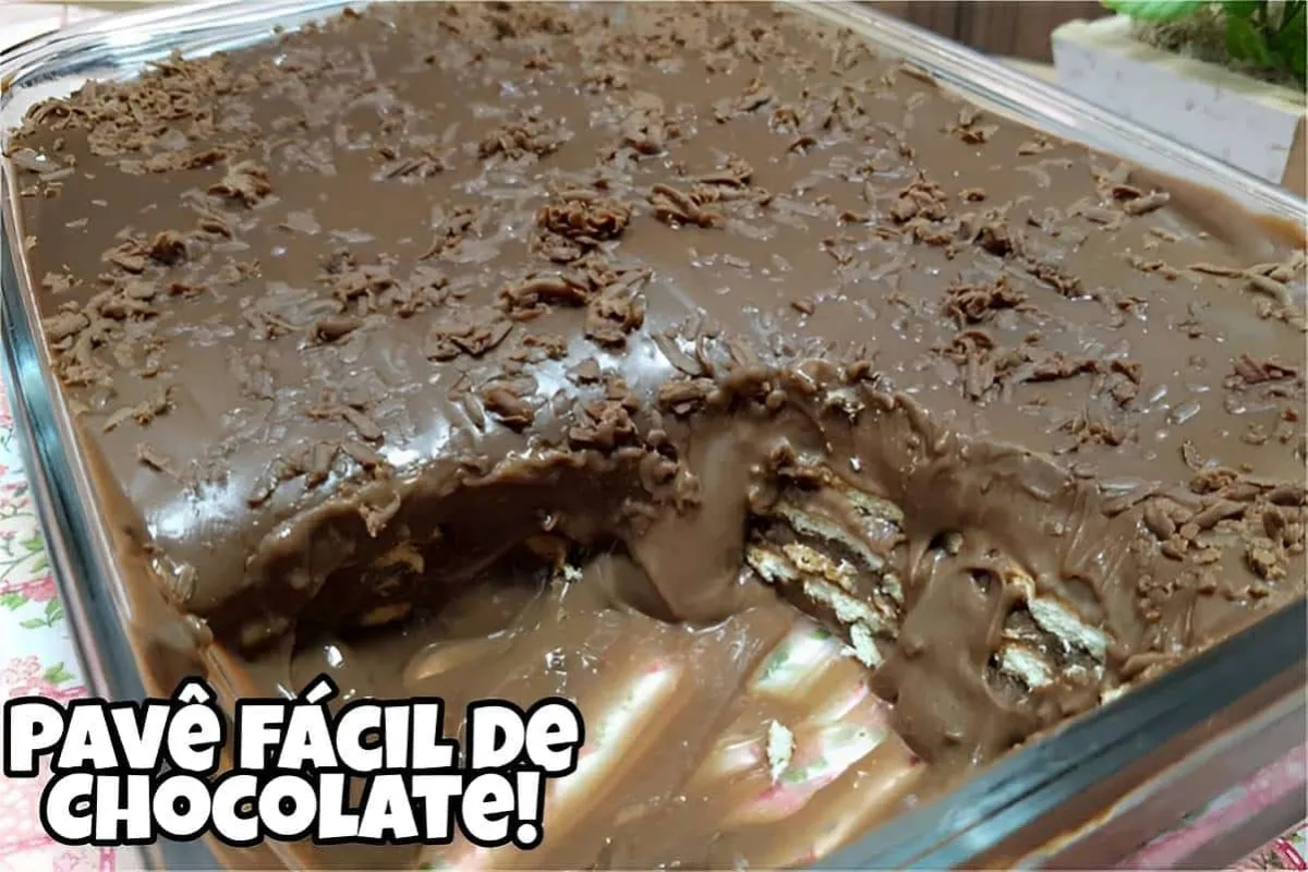 Pavê de chocolate fácil e bem chocolatudo que não pode falta