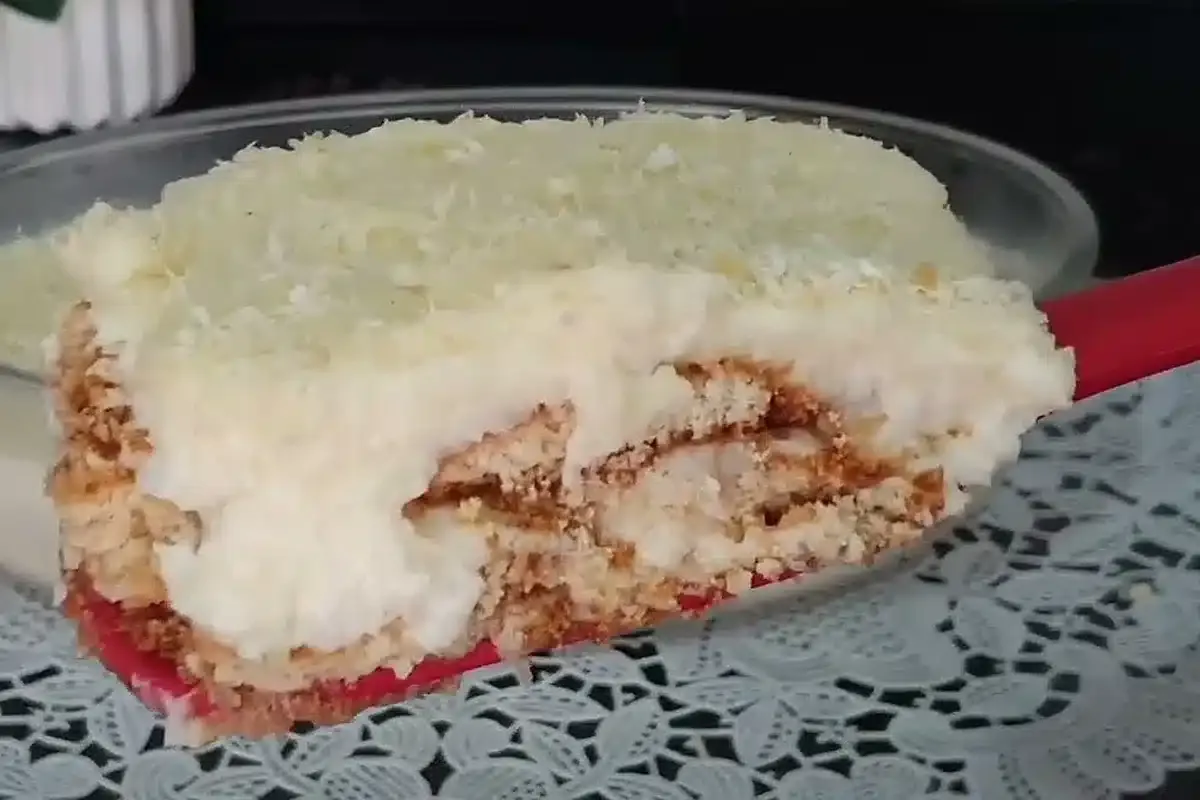 Pavê de coco fácil e rápido com camadas bem cremosas, uma so