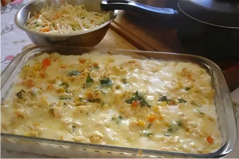 Pavê de frango com molho branco uma refeição completa e deli