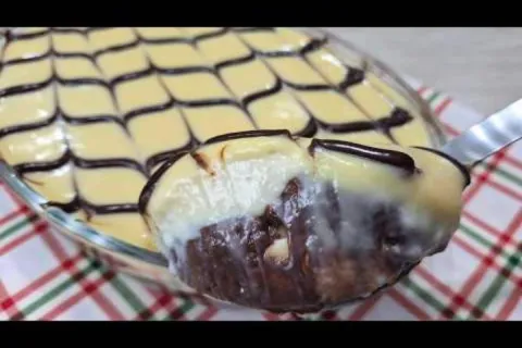 Pavê mesclado super cremoso combinando duas camadas de creme