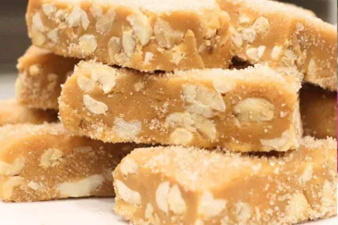 Pé de moça macio e delicioso: o melhor doce de amendoim que 