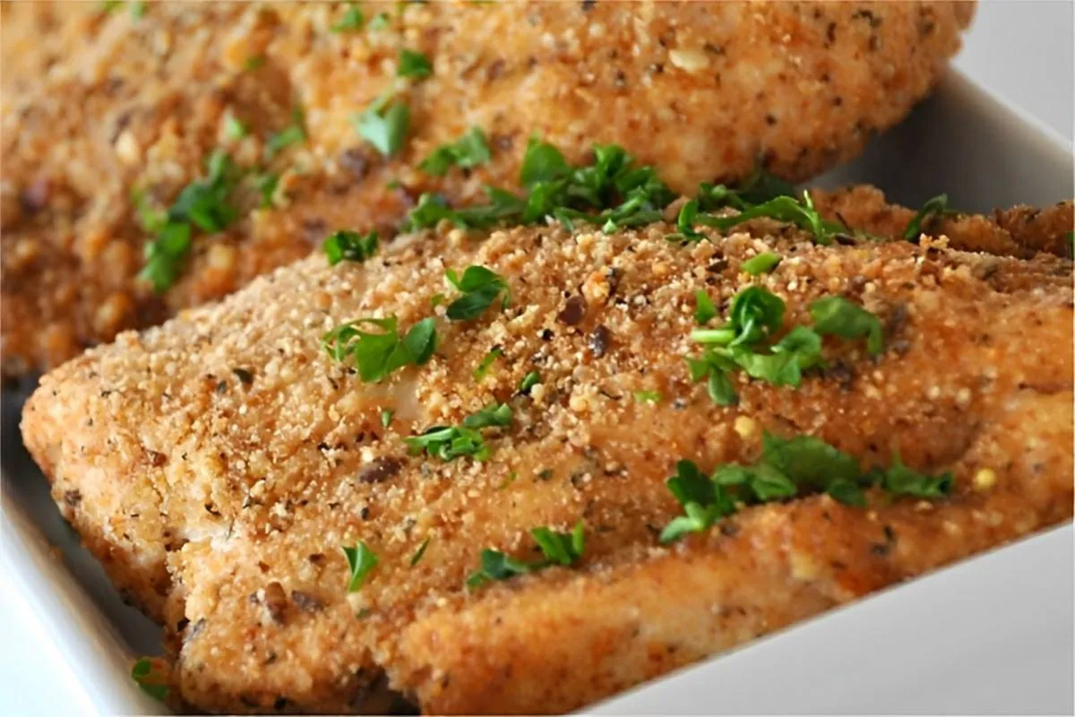 Peito de frango à milanesa feito no forno sem óleo muito gos