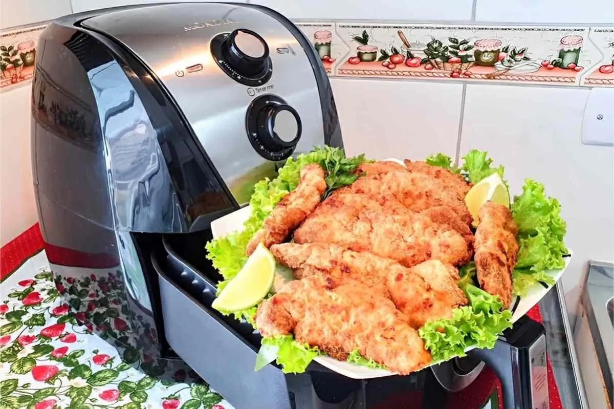 Peito de frango empanado na AirFryer sequinho crocante e del