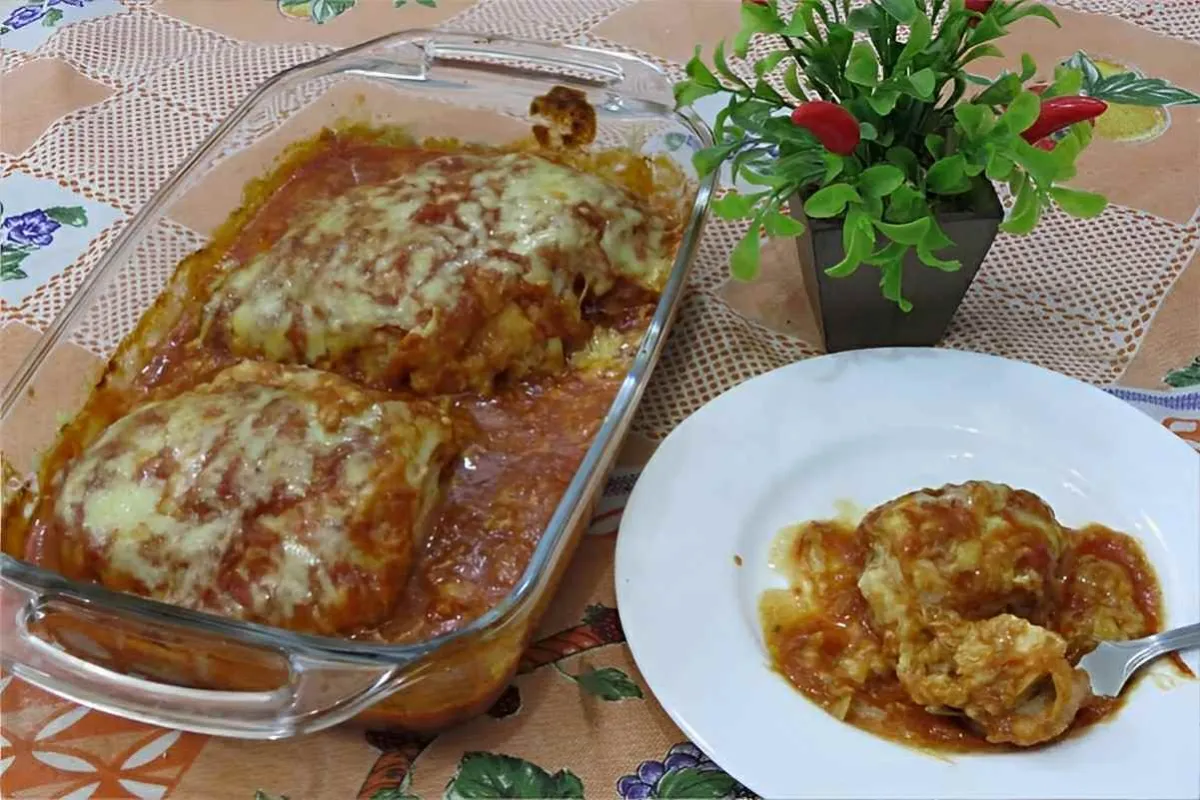 Peito de frango recheado delicioso e perfeito para variar o
