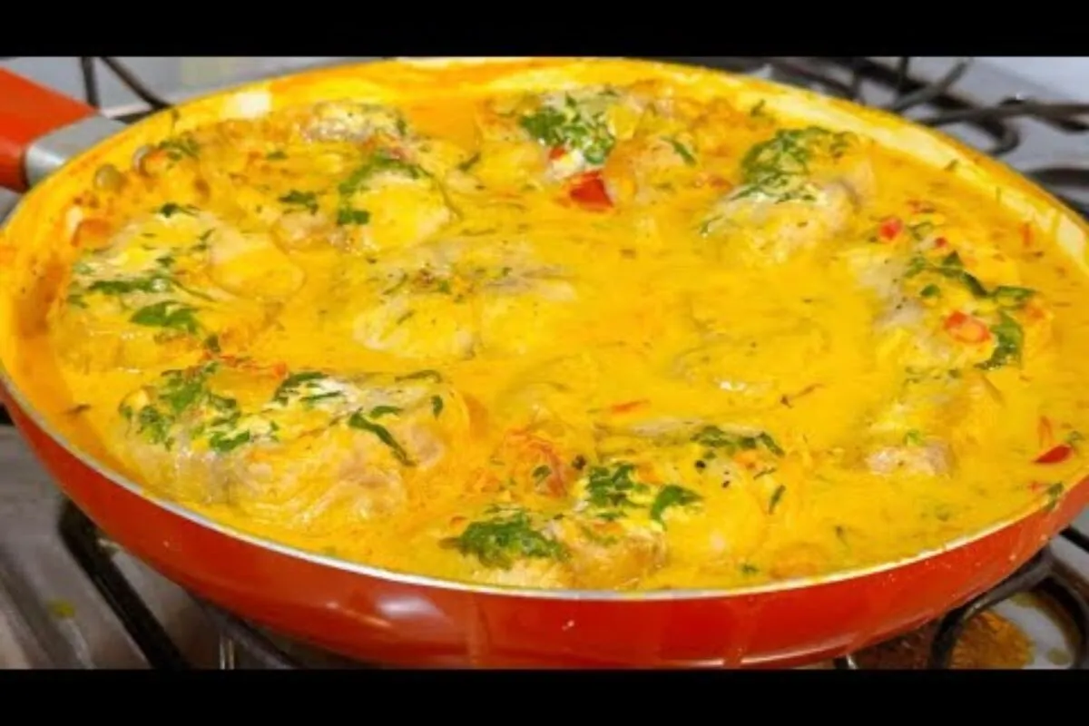 Peixe ao molho cremoso com leite de coco bem encorpado e sab