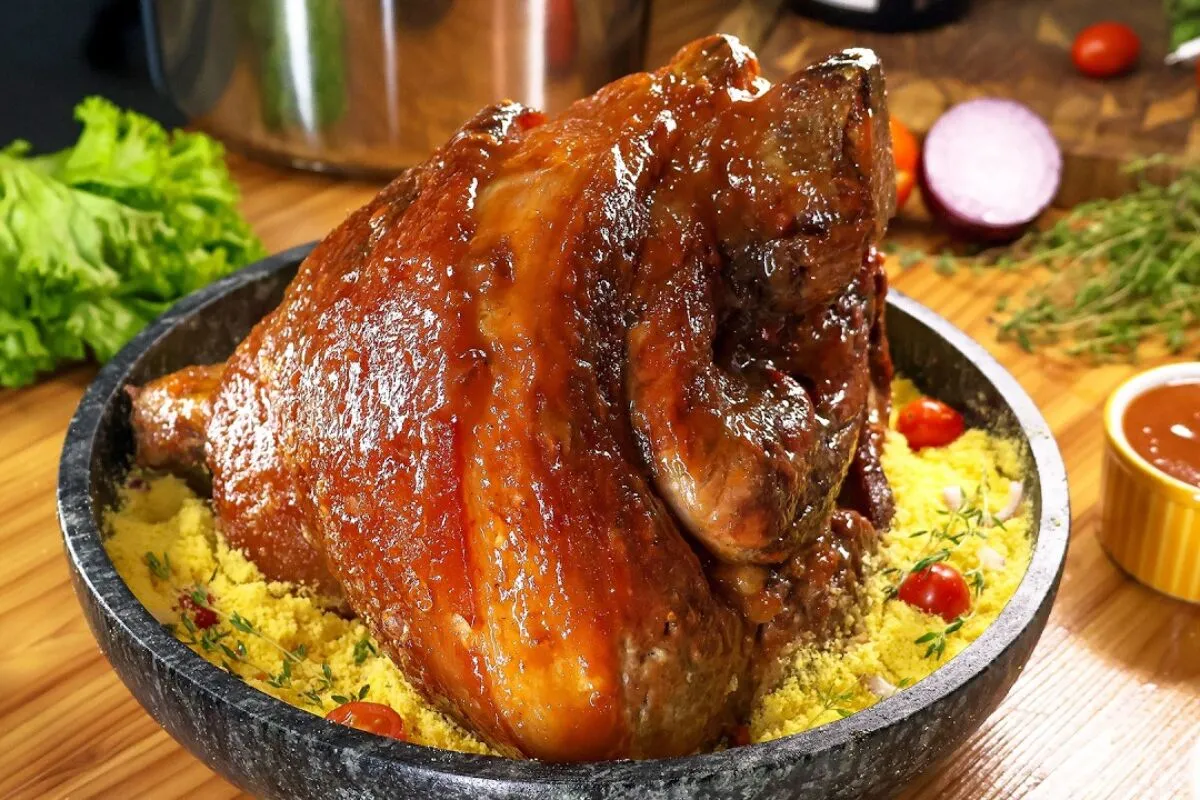 Pernil de porco mineiro: uma carne super suculenta e com aqu