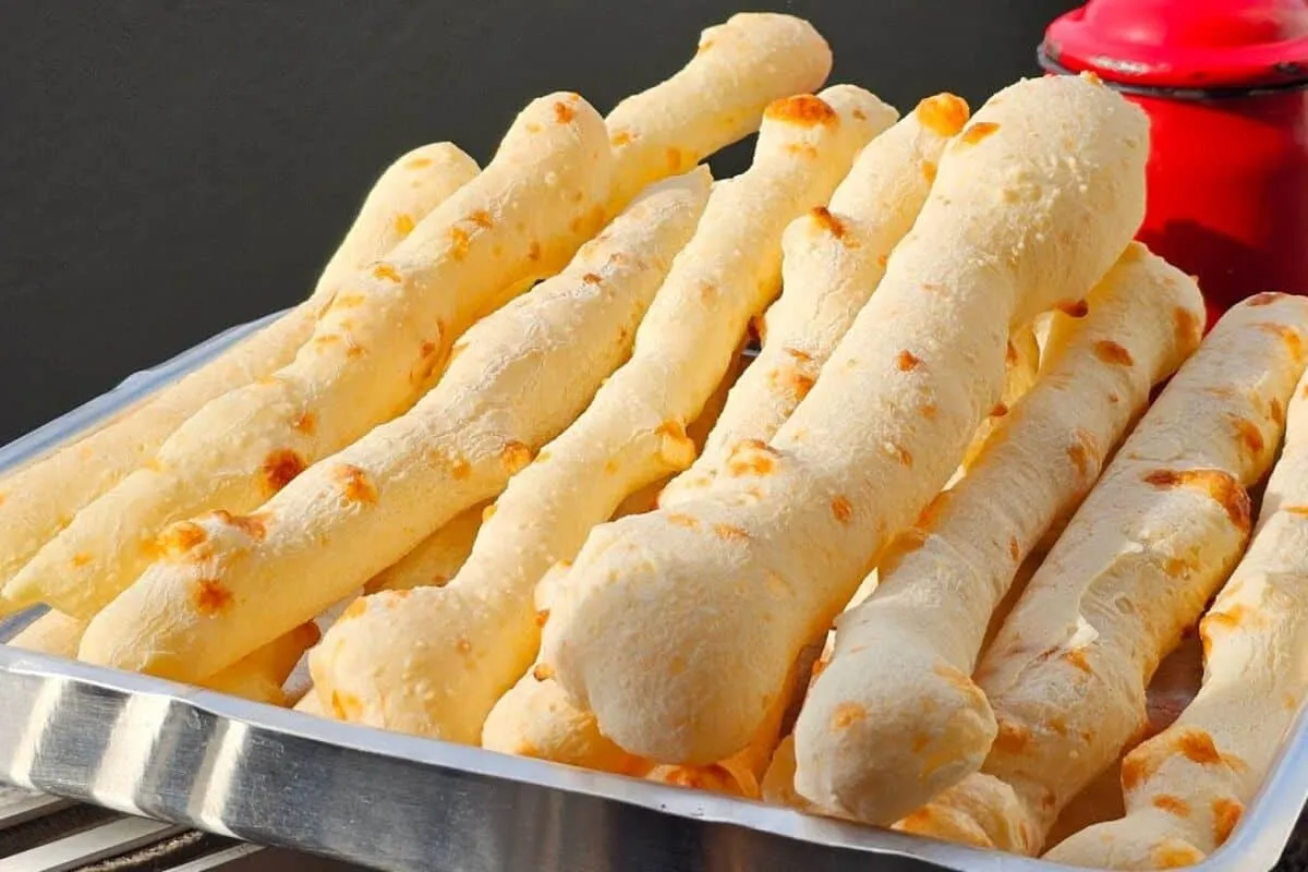 Peta de polvilho: só 1 ovo, biscoito de polvilho assado para