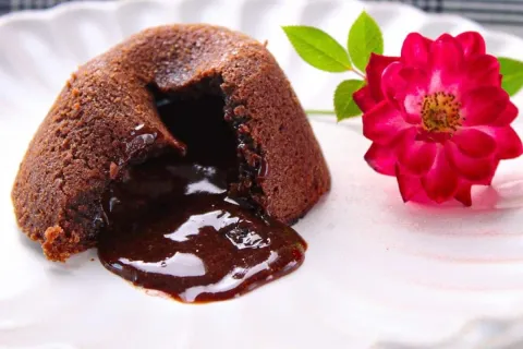 Petit gâteau: aprenda a receita clássica desse bolinho com r