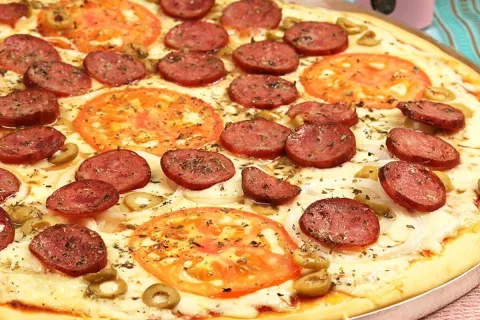 Pizza caseira com massa profissional super leve e deliciosa,