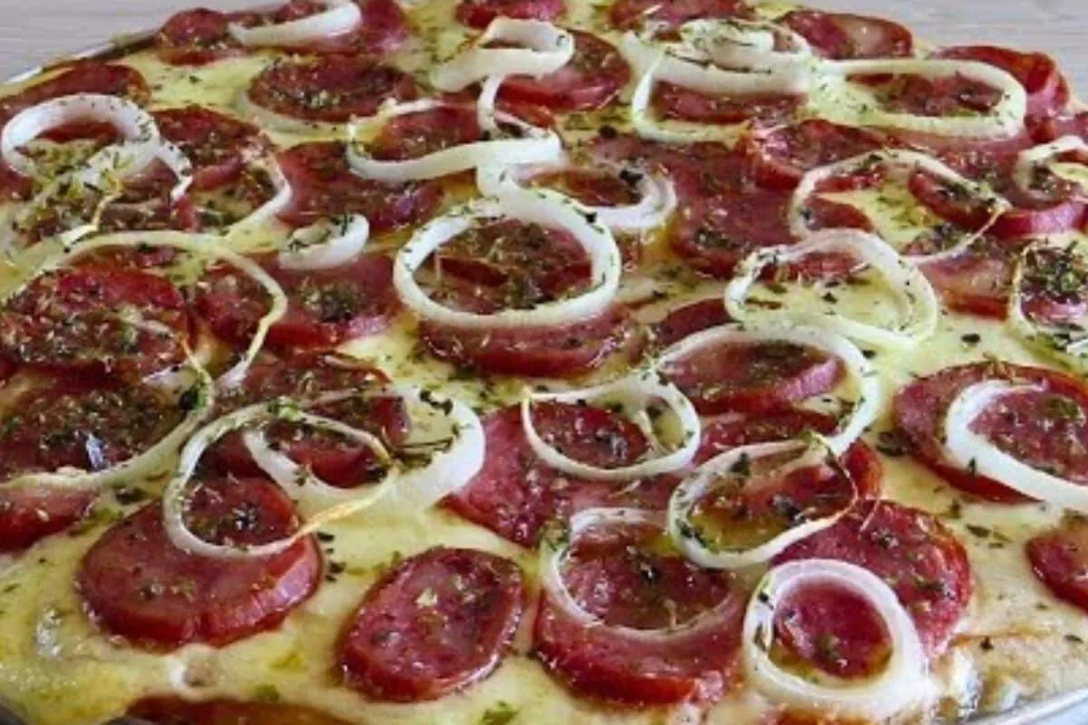 Pizza caseira feita sem massa de um jeito super diferente e