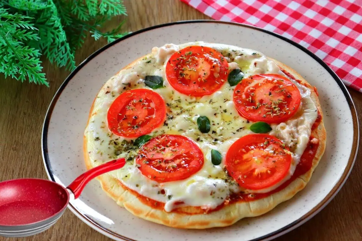 Pizza de frigideira fácil, rápida e sem sujeira na cozinha,