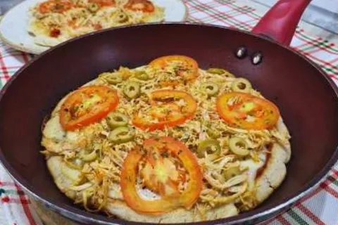 Pizza de frigideira sem glúten muito rápida, econômica e del