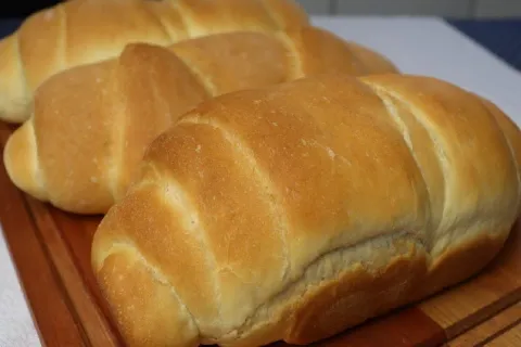 Prepare um cafezinho e chame todo mundo para comer seu pão c