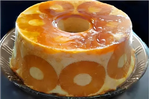 Pudim de abacaxi com a fruta sem forno feito no liquidificad