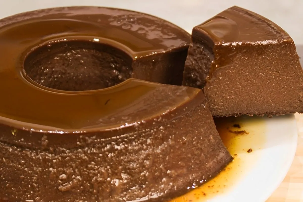 Pudim de chocolate uma delícia bem cremosa para comemorar o