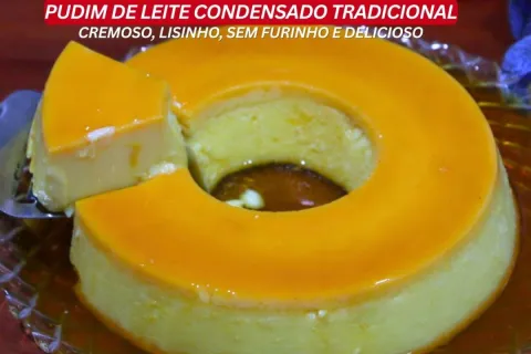 Pudim de leite condensado bem lisinho e cremoso, com uma cal