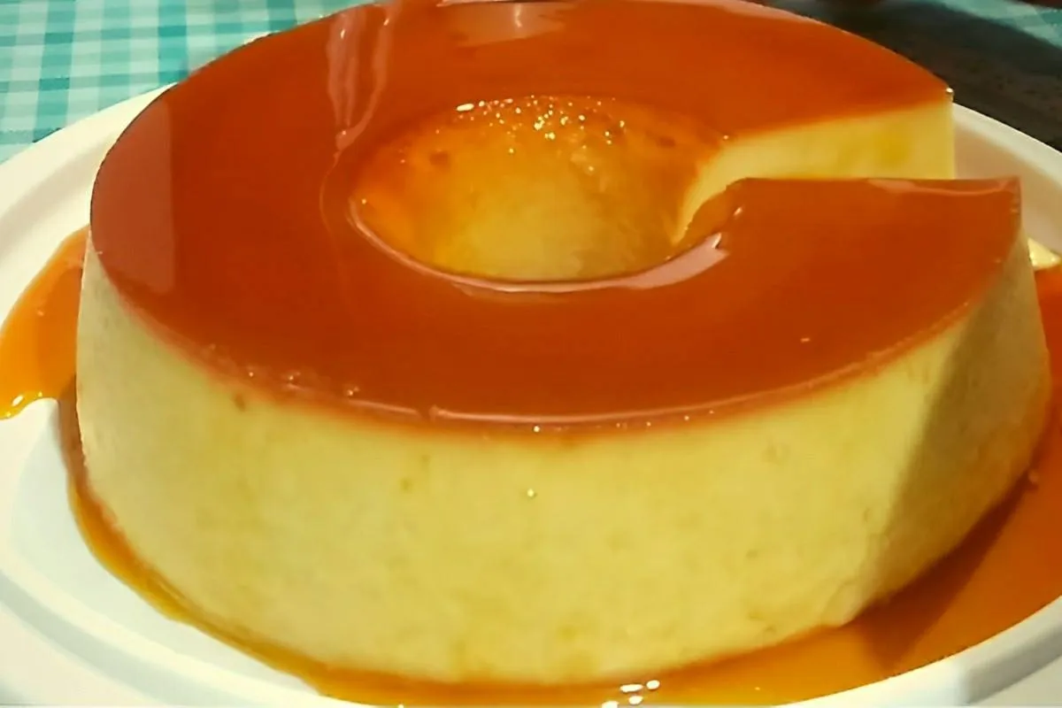 Pudim de leite condensado de liquidificador tradicional uma