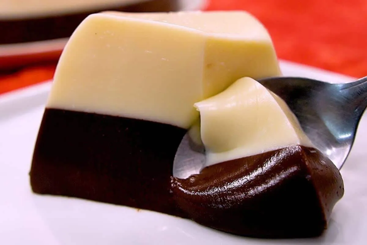 Pudim de leite ninho com chocolate a sobremesa mais cremosa