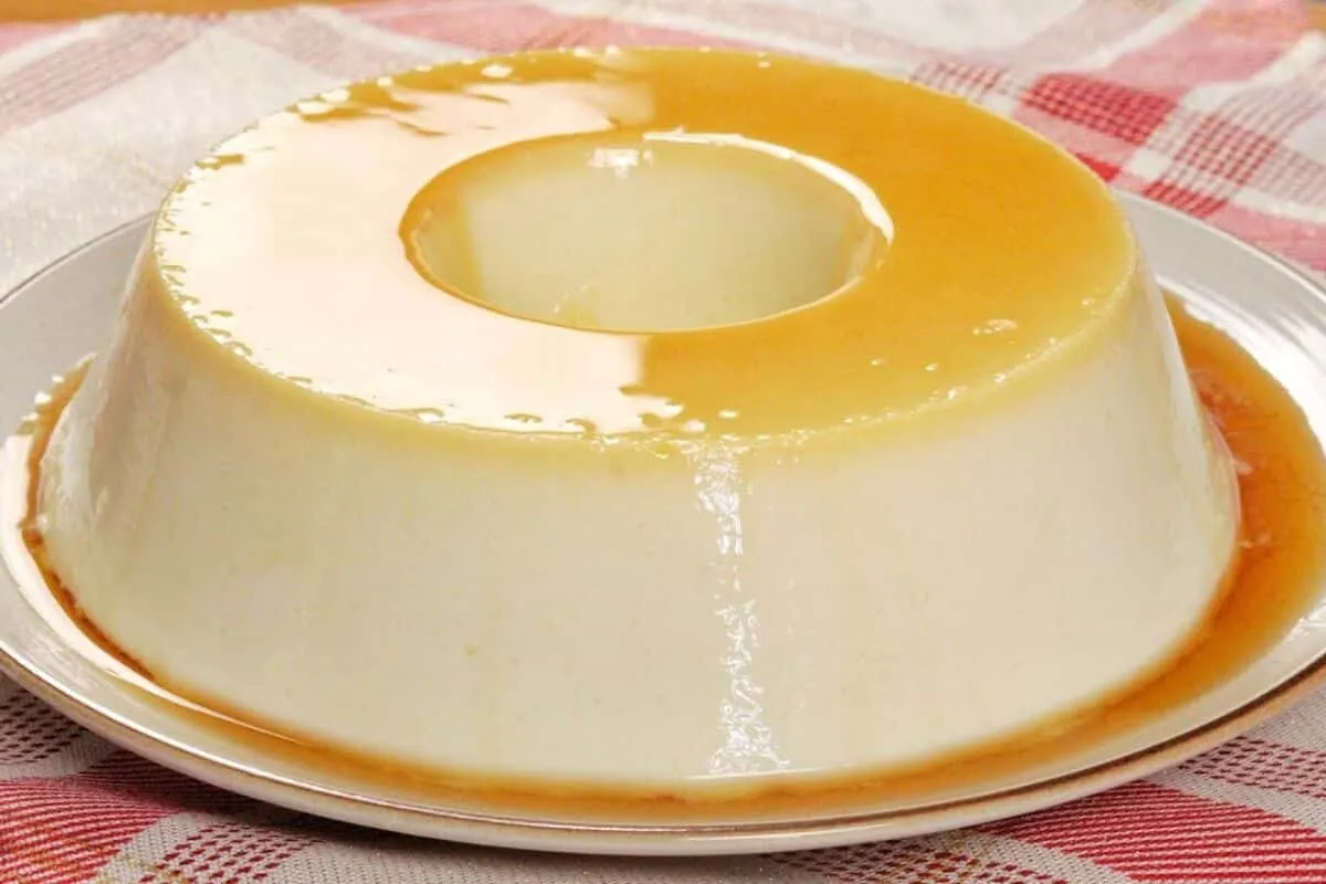 Pudim de maria mole, que não leva ovos e fica com uma textur