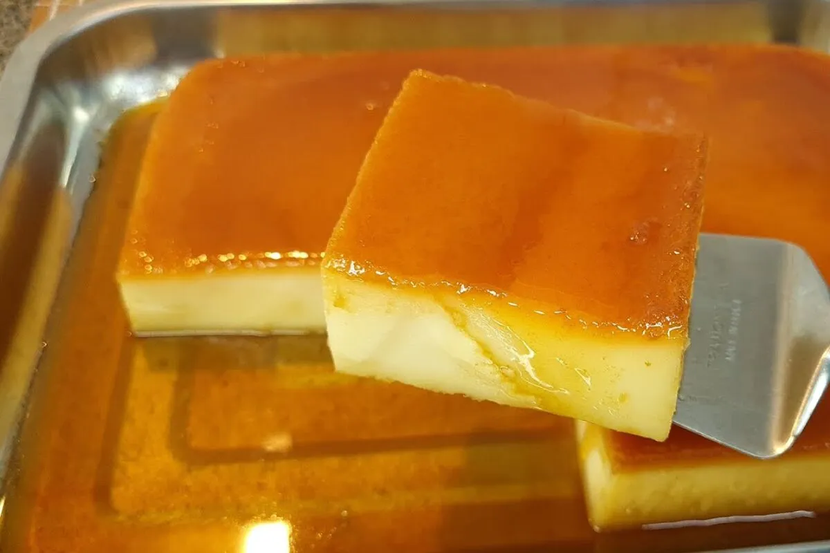 Pudim de padaria bem consistente e cremoso, com aquela calda