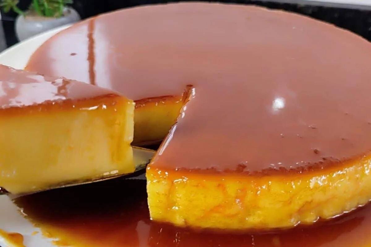 Pudim de padaria bem consistente e cremoso, com aquela calda