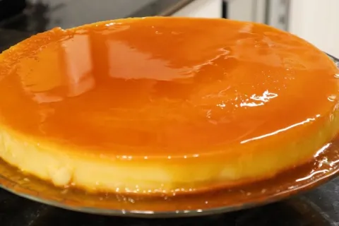 Pudim de padaria tamanho família que rende muito e tem aquel