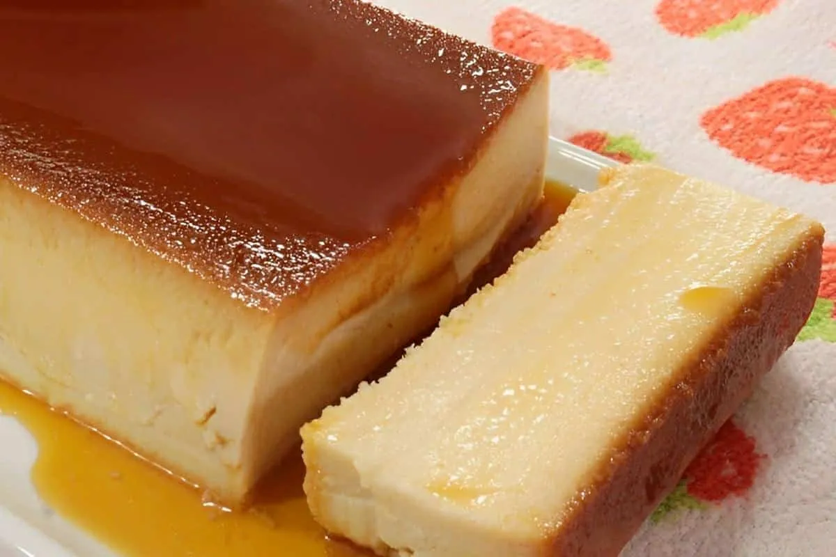 Pudim de pão cremoso e delicioso para a sobremesa de toda a