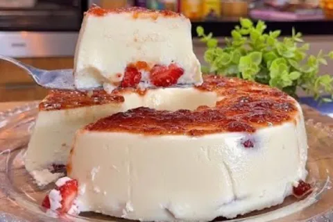 Pudim morango do amor: uma sobremesa gostosa, cremosa, linda