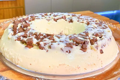 Pudim prestígio de geladeira é só bater os ingredientes no l