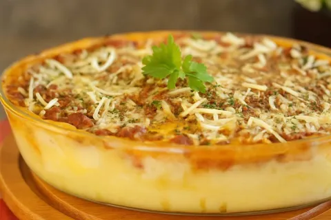 Purê de batatas recheado cremoso com ingredientes bem simple