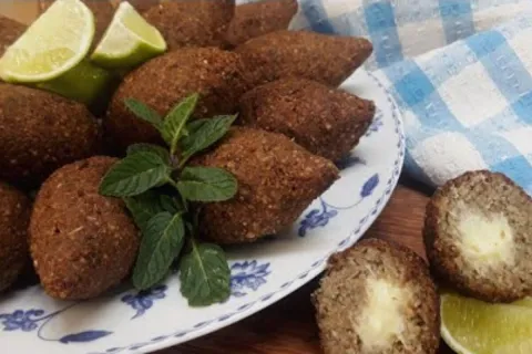 Quibe recheado com requeijão: o passo a passo para deixar o 