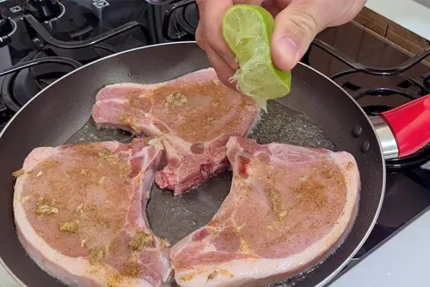 Receita de bisteca suína suculenta: veja o segredo para não 