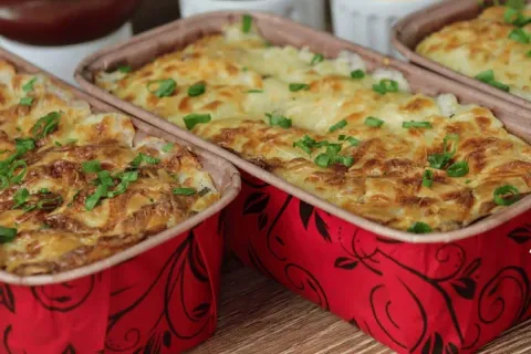 Receita de bolo salgado diferente e molhadinho por dentro co