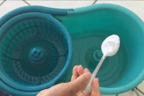 Receita de como limpar piso velho e encardido sem muito esfo