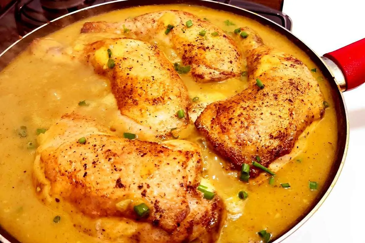 Receita de frango com molho suculento e saboroso que vai agr