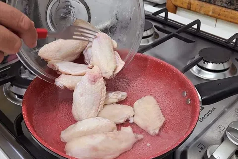 Receita de frango deliciosa, para servir com um molho americ