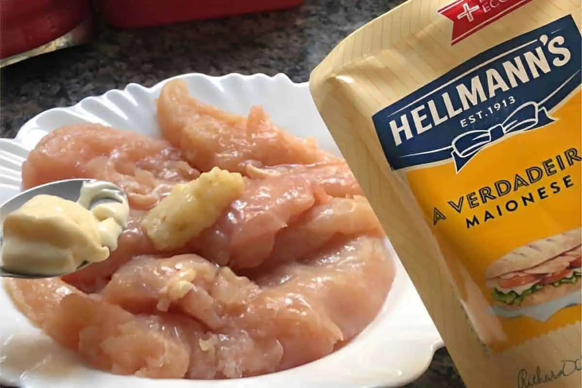 Receita de frango na maionese: uma versão prática de parmegi