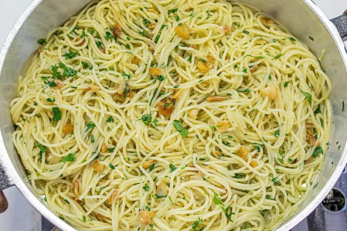 Receita de macarrão alho e óleo soltinho e cremoso para faze