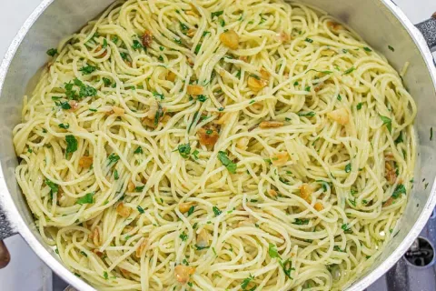Receita de macarrão alho e óleo soltinho e cremoso para faze