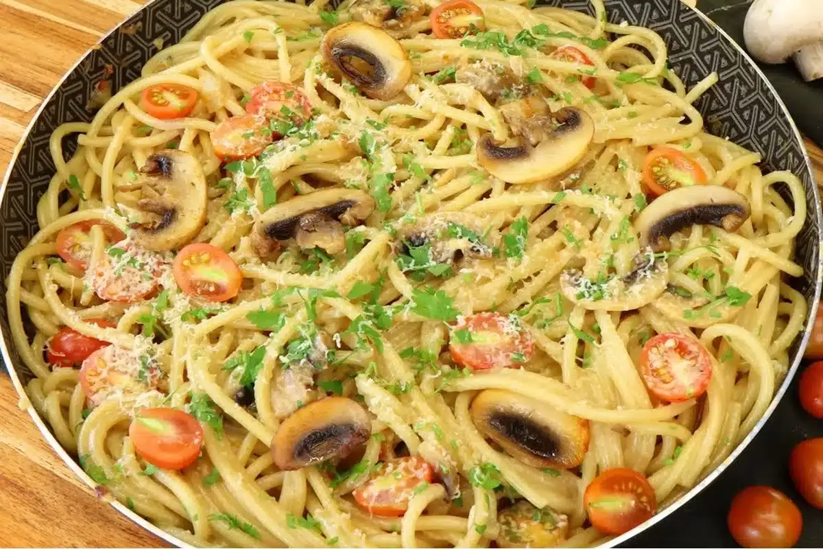 Receita de macarrão com cogumelos: parece prato de chef mas