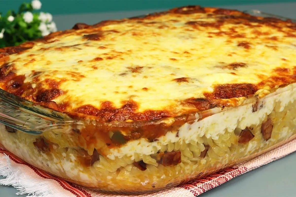 Receita de macarrão cremoso para servir um almoço completo,