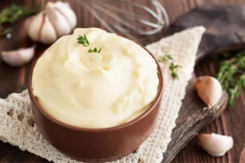Receita de maionese caseira de alho bem cremoso para acompan